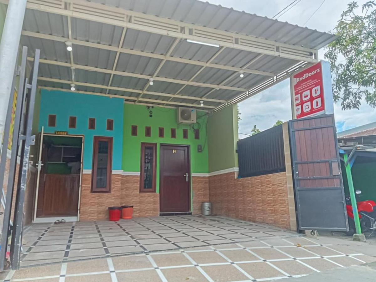Reddoorz Near Sunrise Mall Mojokerto Extérieur photo