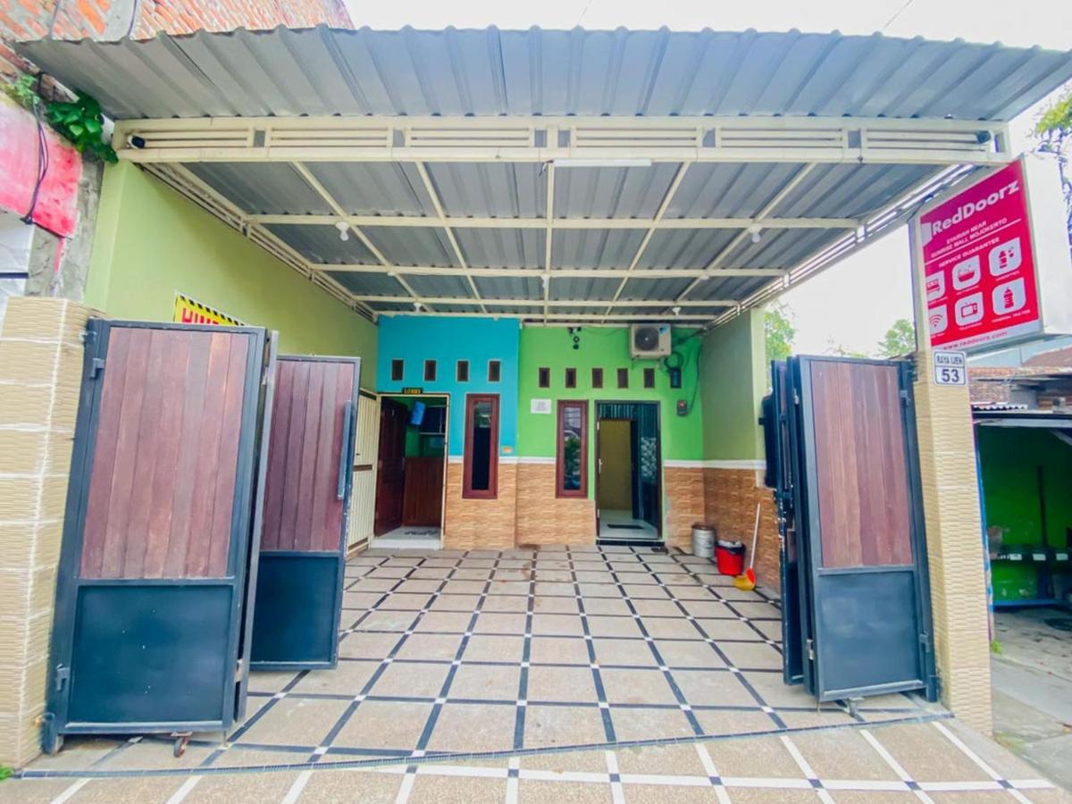 Reddoorz Near Sunrise Mall Mojokerto Extérieur photo