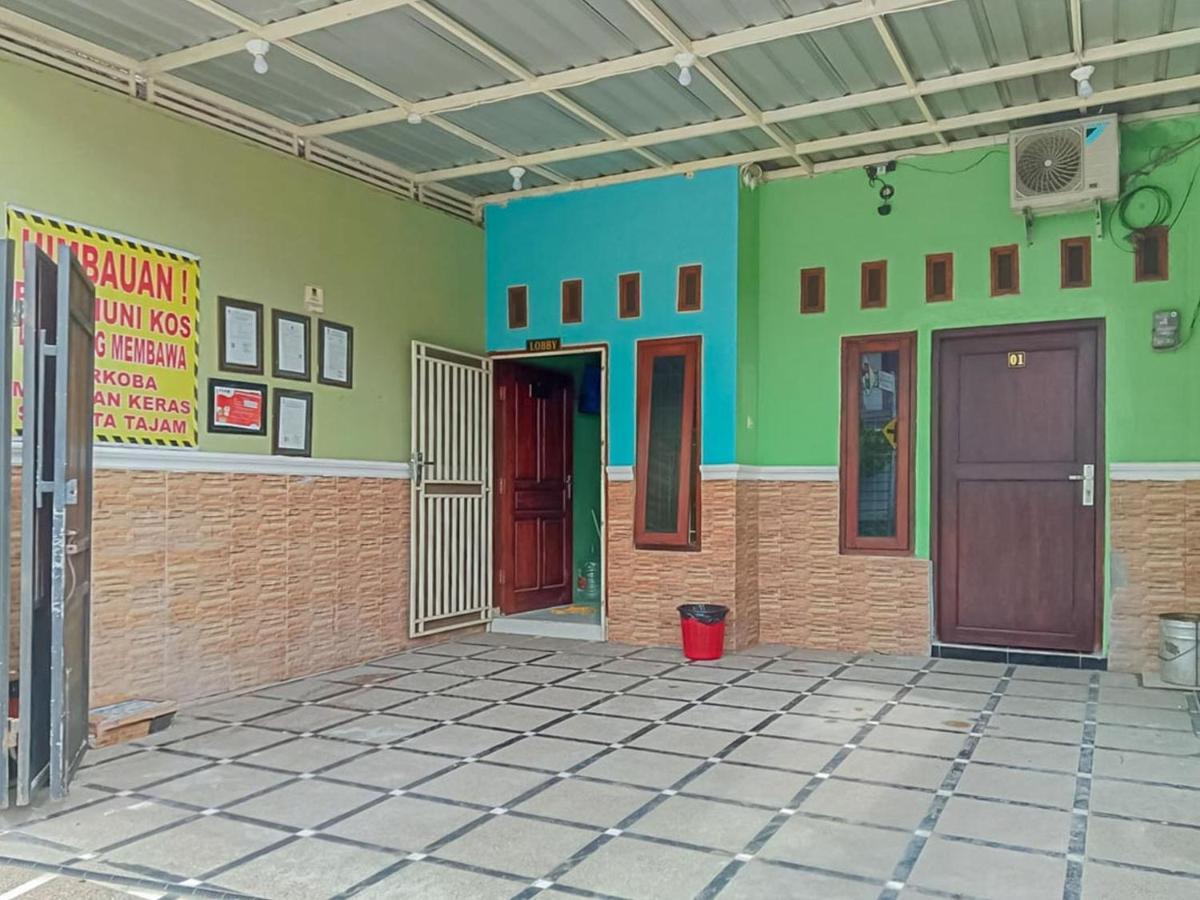 Reddoorz Near Sunrise Mall Mojokerto Extérieur photo