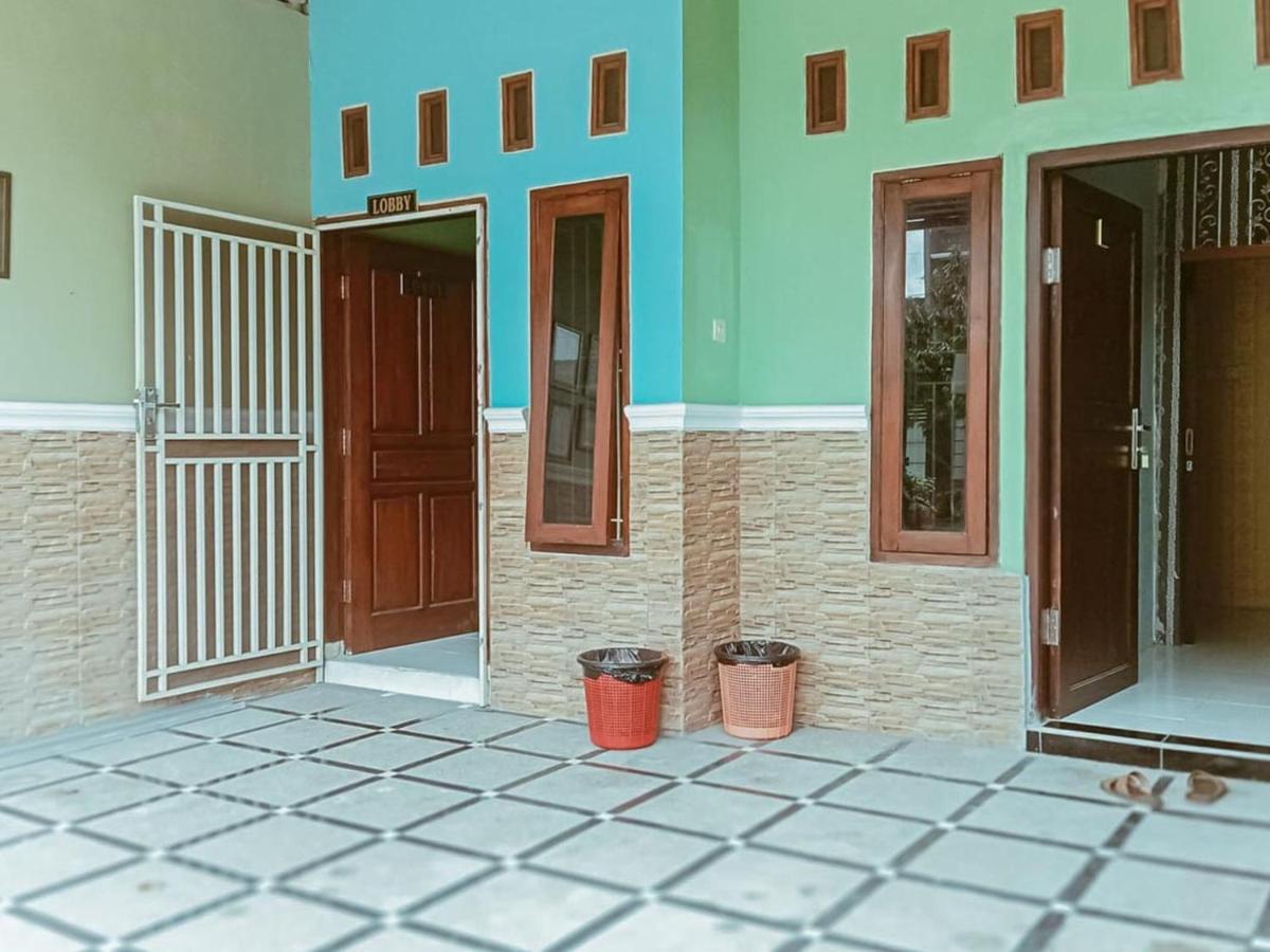 Reddoorz Near Sunrise Mall Mojokerto Extérieur photo
