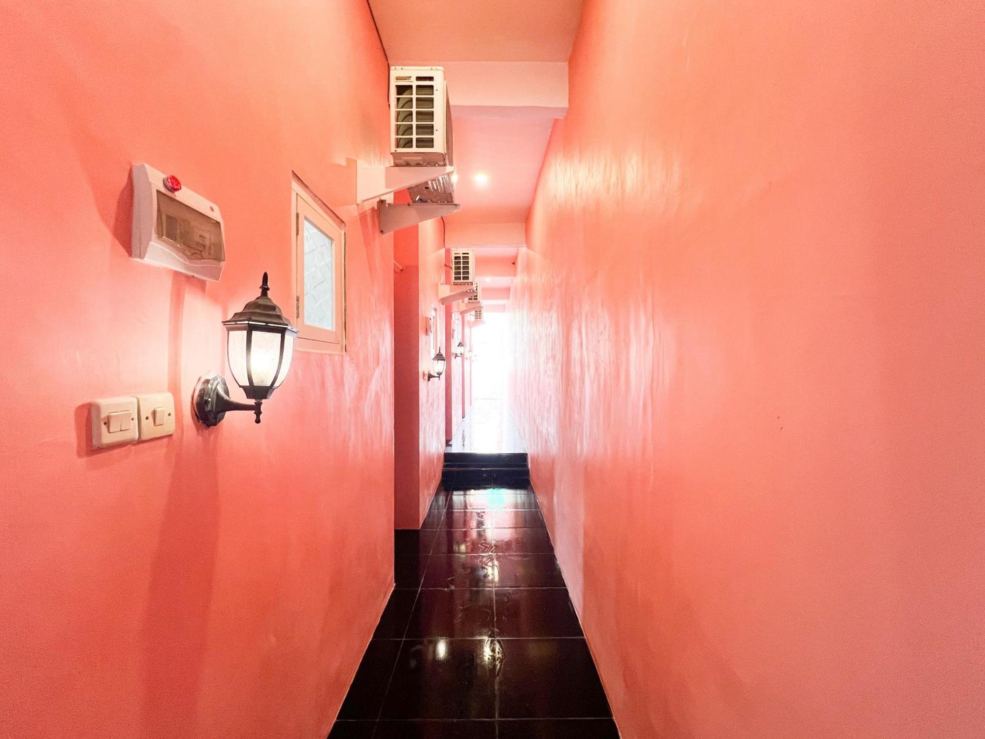 Reddoorz Near Sunrise Mall Mojokerto Extérieur photo