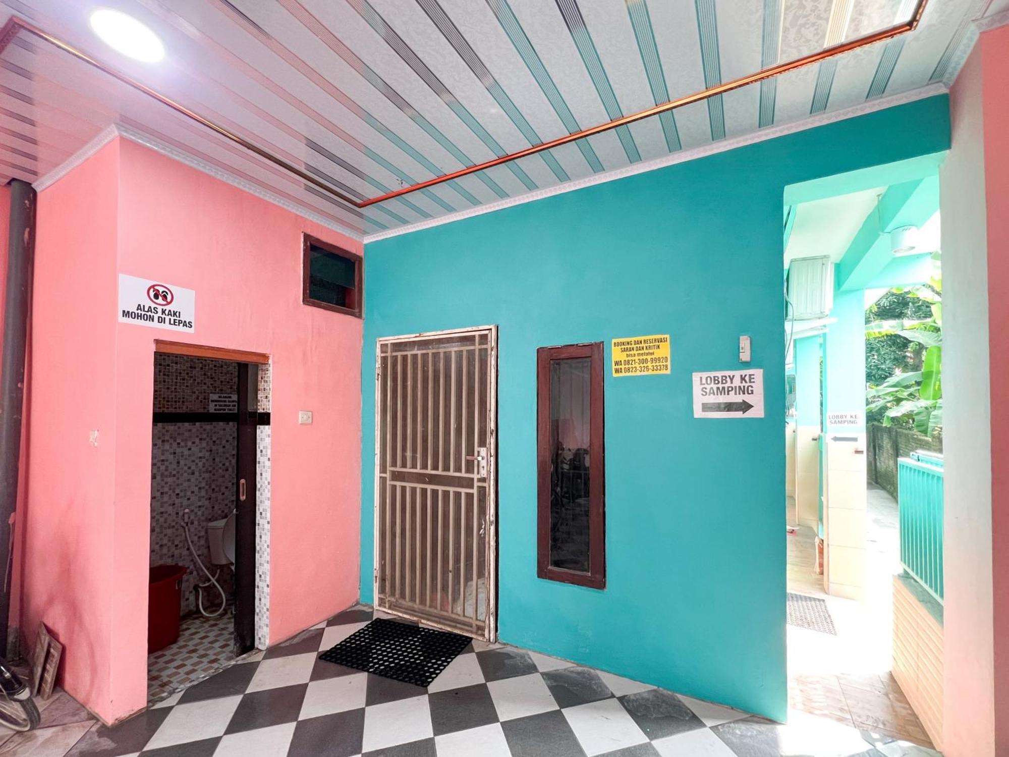 Reddoorz Near Sunrise Mall Mojokerto Extérieur photo