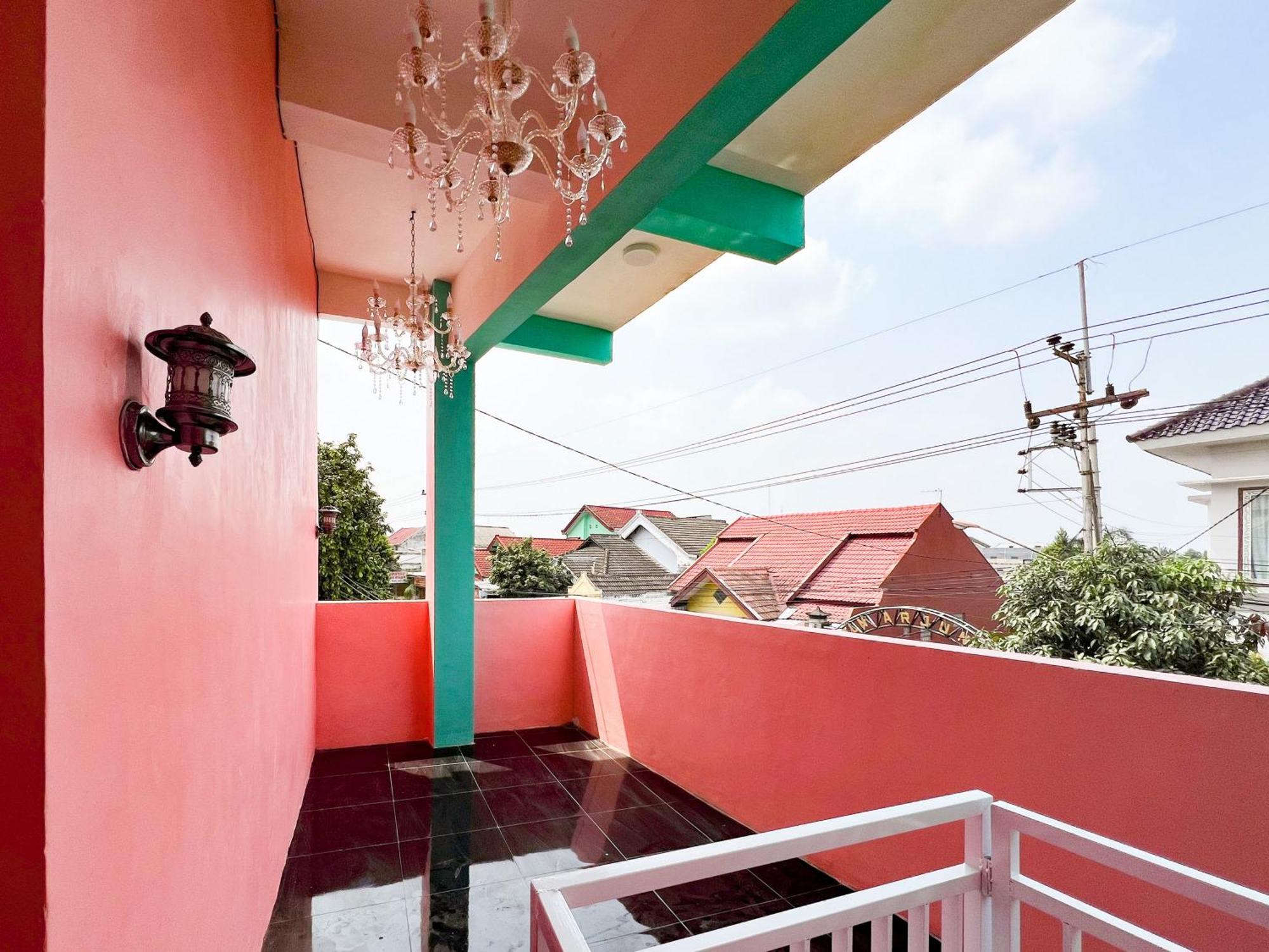 Reddoorz Near Sunrise Mall Mojokerto Extérieur photo