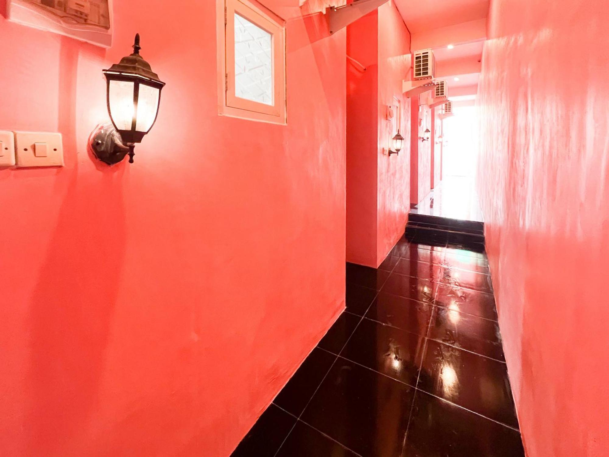 Reddoorz Near Sunrise Mall Mojokerto Extérieur photo