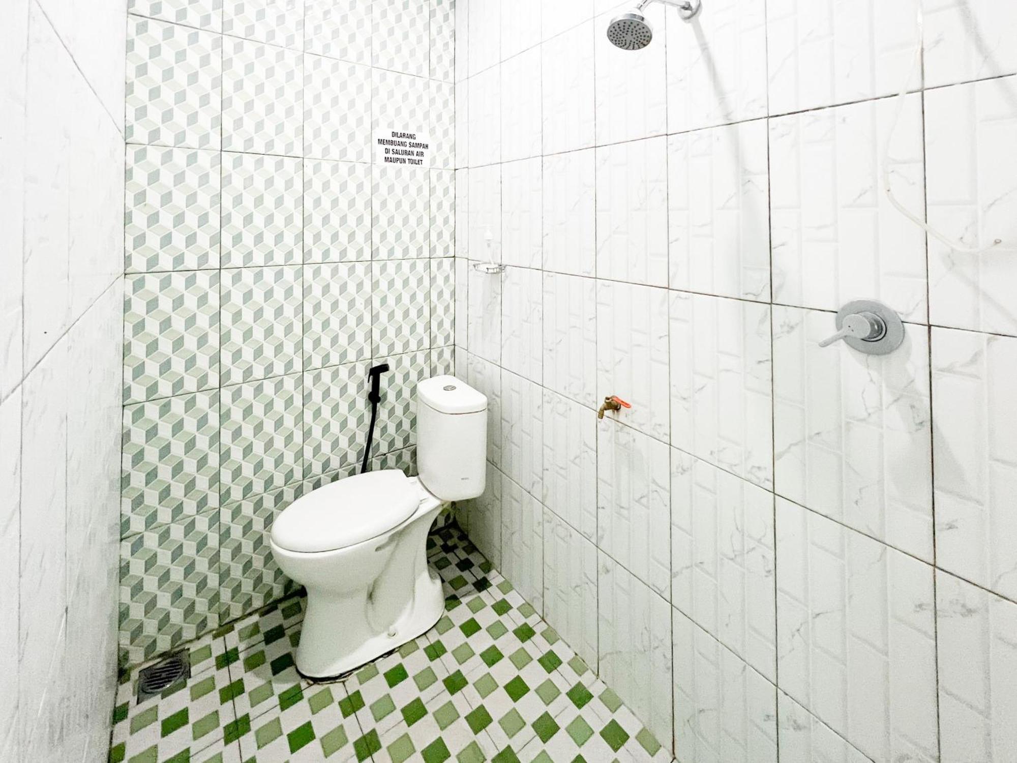 Reddoorz Near Sunrise Mall Mojokerto Extérieur photo