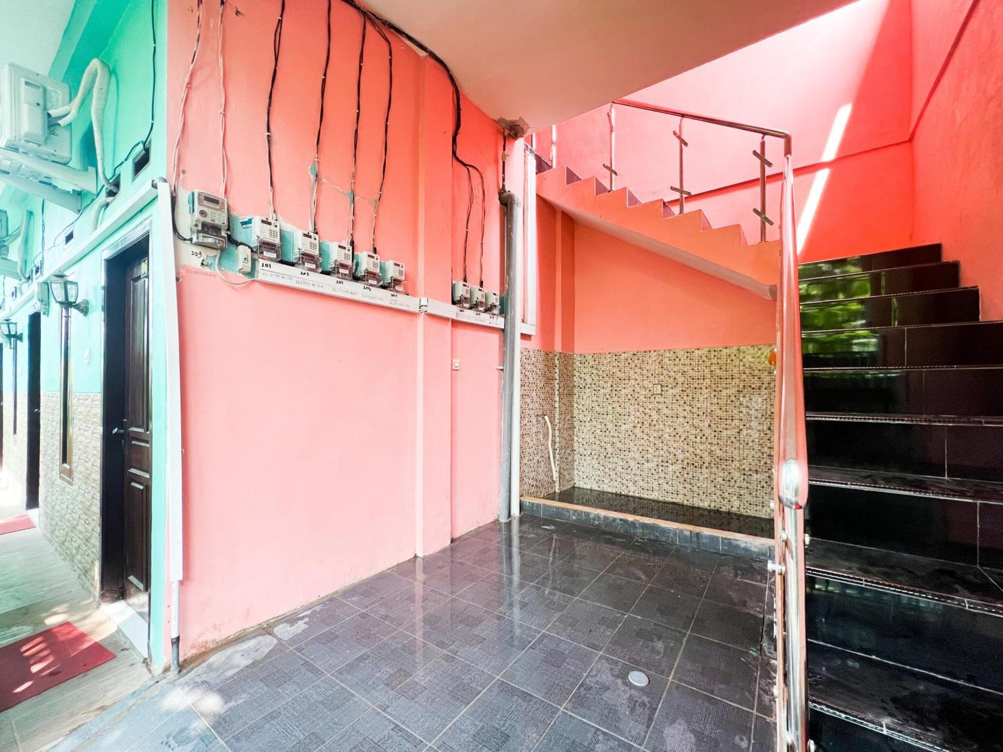 Reddoorz Near Sunrise Mall Mojokerto Extérieur photo