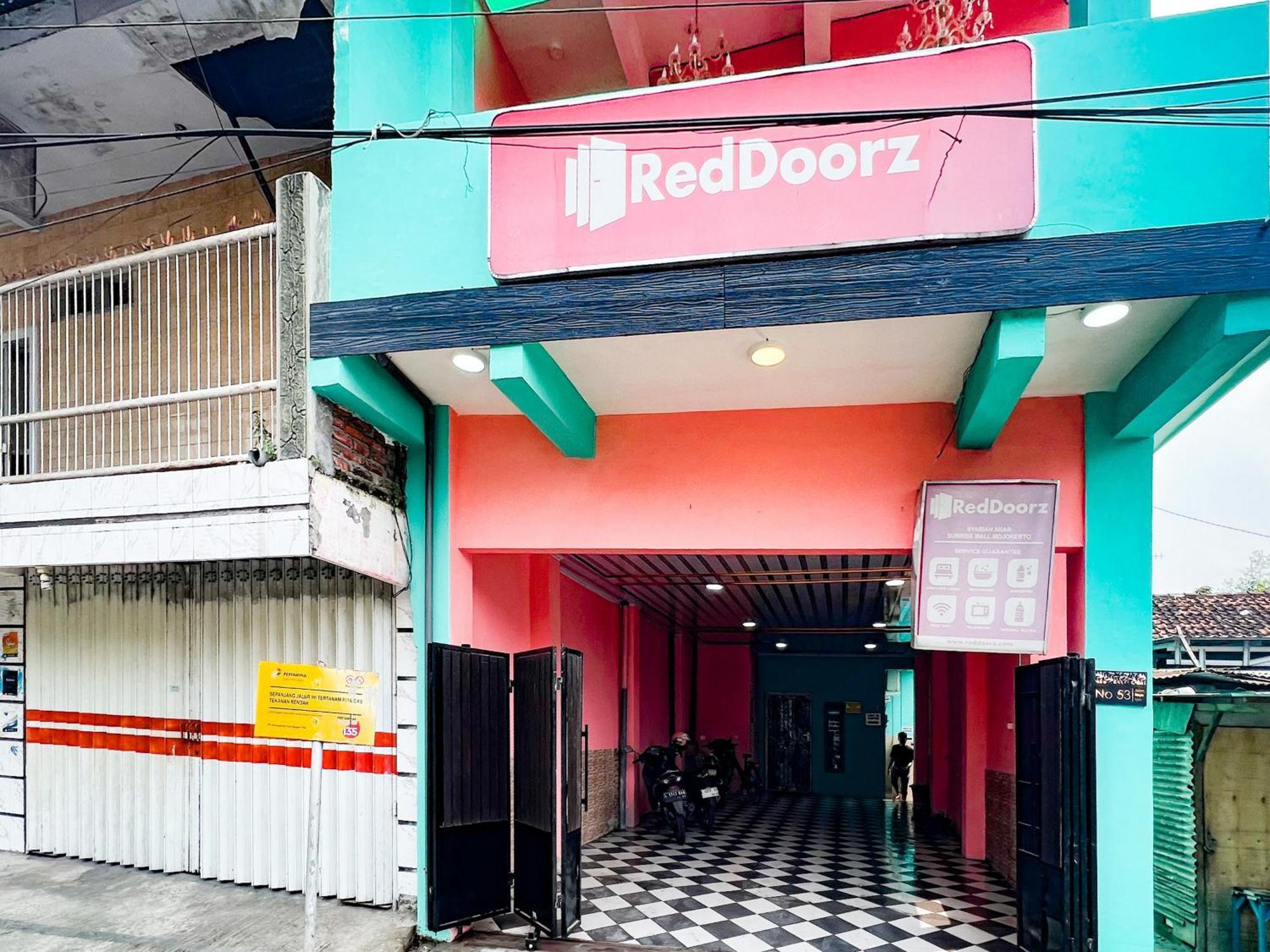 Reddoorz Near Sunrise Mall Mojokerto Extérieur photo
