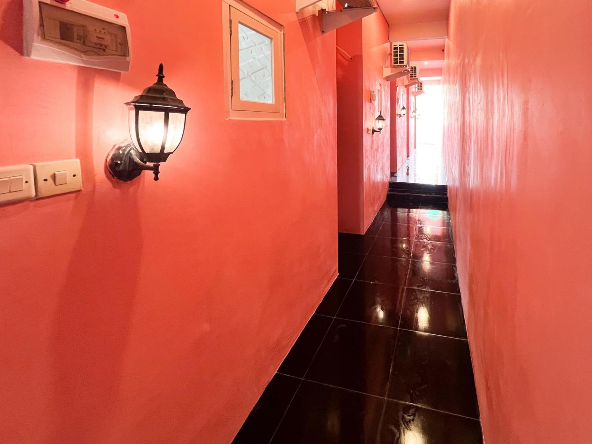Reddoorz Near Sunrise Mall Mojokerto Extérieur photo