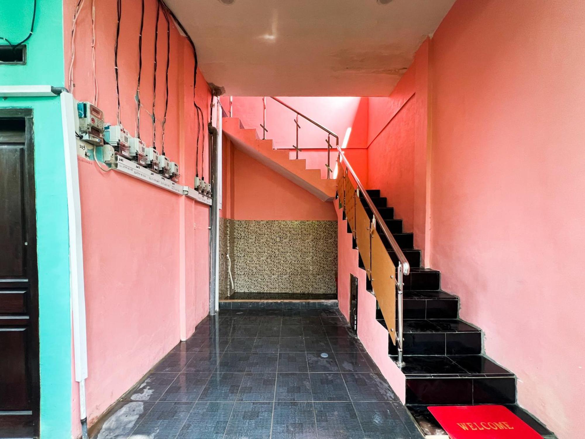 Reddoorz Near Sunrise Mall Mojokerto Extérieur photo